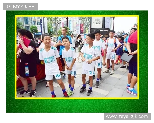 阿静的足球梦与成长之路：从校园小将到绿茵场上的闪耀明星